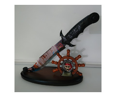 Сувенирен нож на стойка